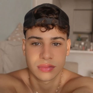 Max D