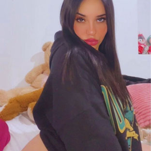 Busty Teen🍑